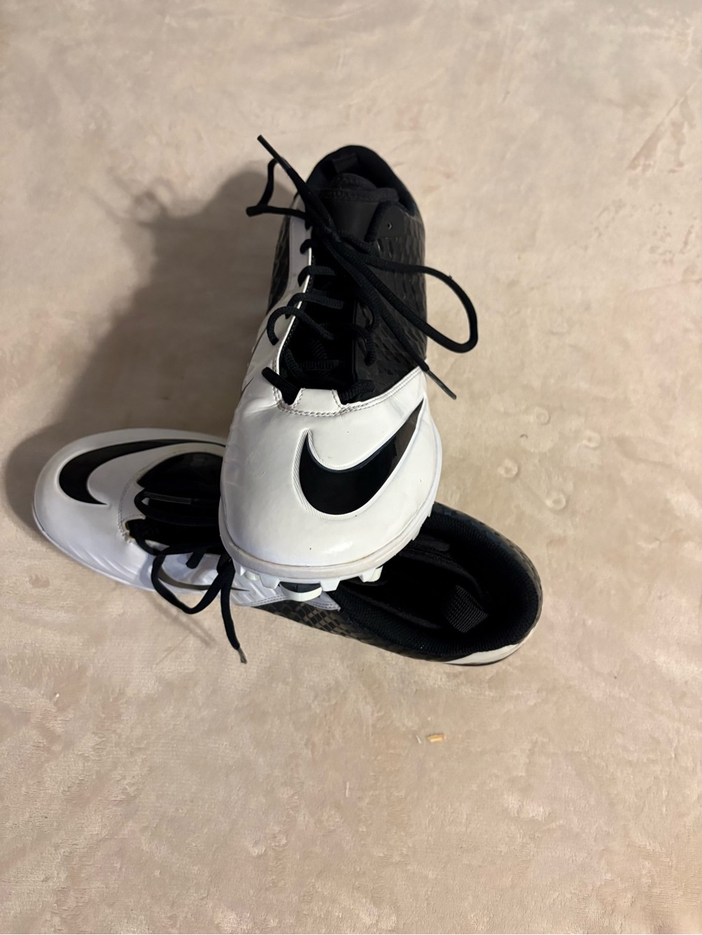 Nike Men’s Black and White Athletic Cleats